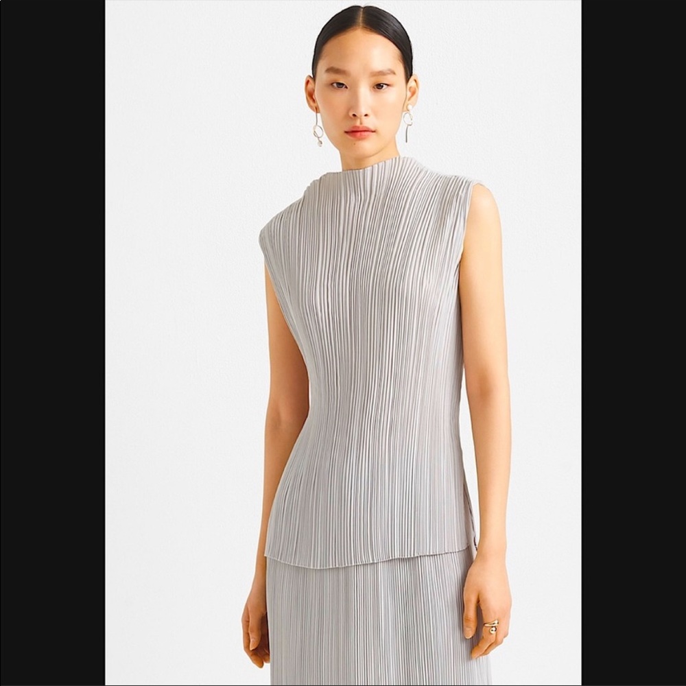 Club Monaco Gray Pleated Blouse